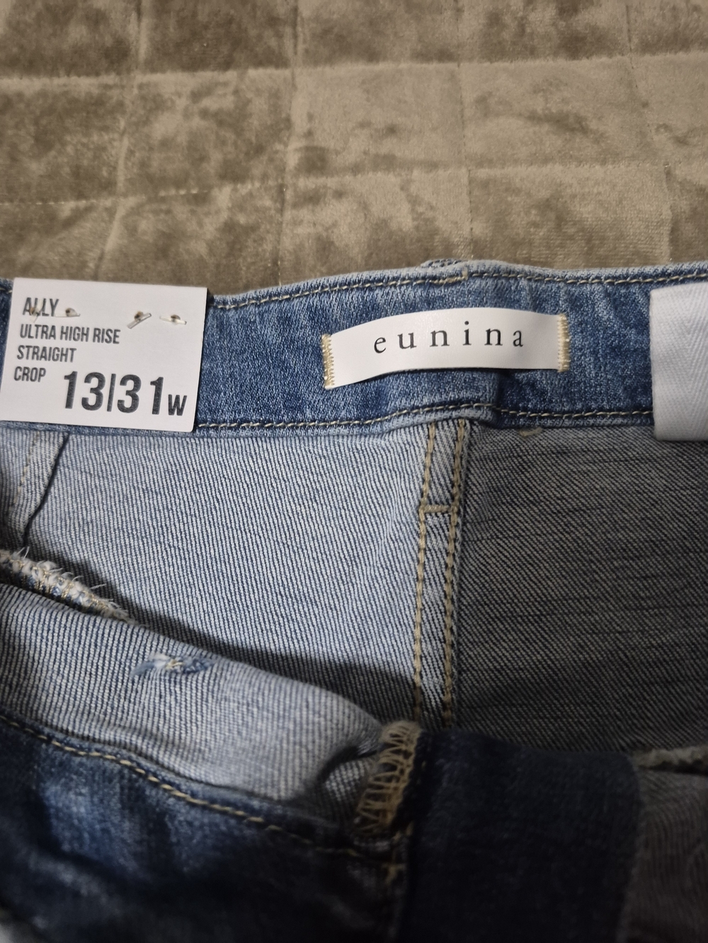 eunina Light Blue Cropped High-Rise Jeans with Frayed Hem - Picture 4 of 6